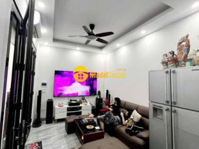 Nhà mặt phố bán