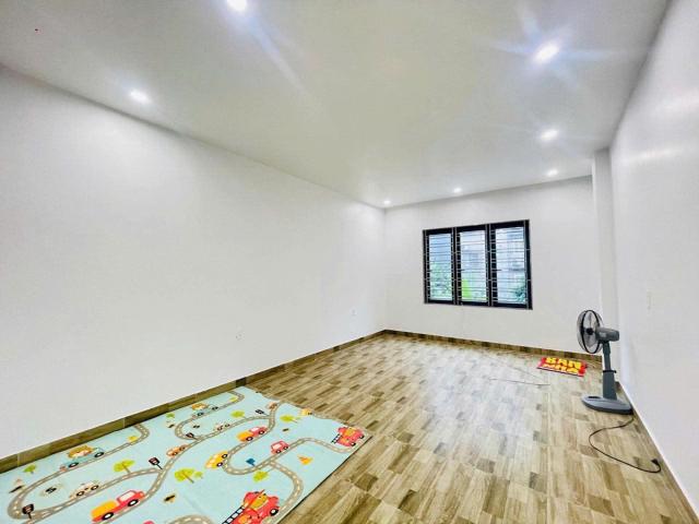 Nhà mặt phố bán