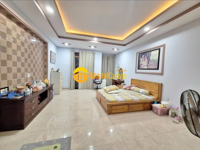 Nhà mặt phố bán