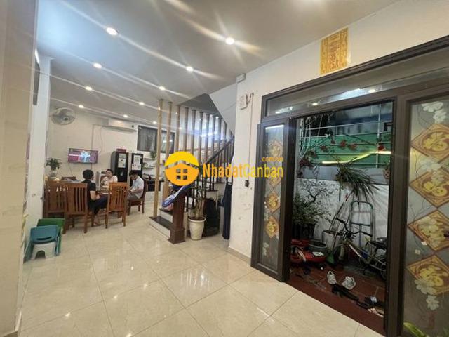Nhà mặt phố bán