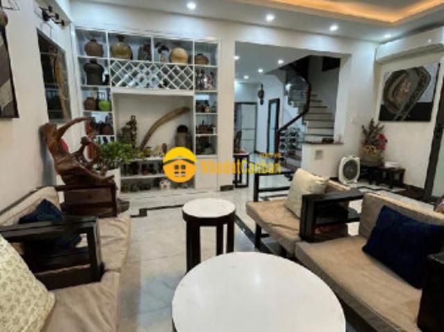 Nhà mặt phố bán