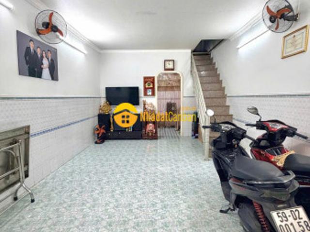 Nhà mặt phố bán