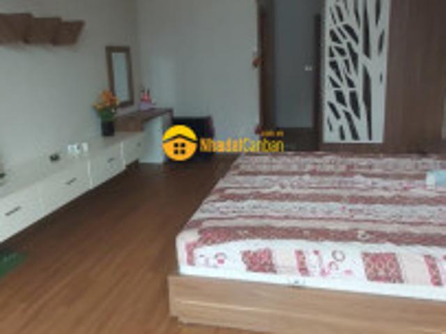 Nhà mặt phố bán
