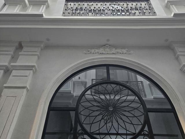 Nhà mặt phố bán