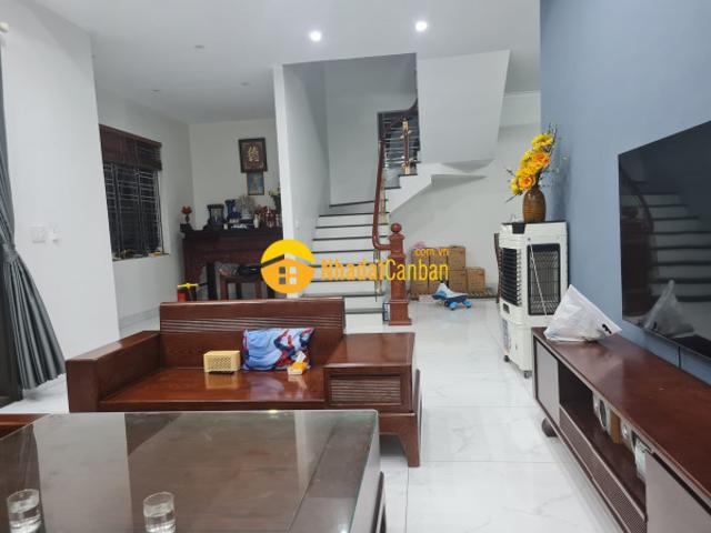 Nhà mặt phố bán