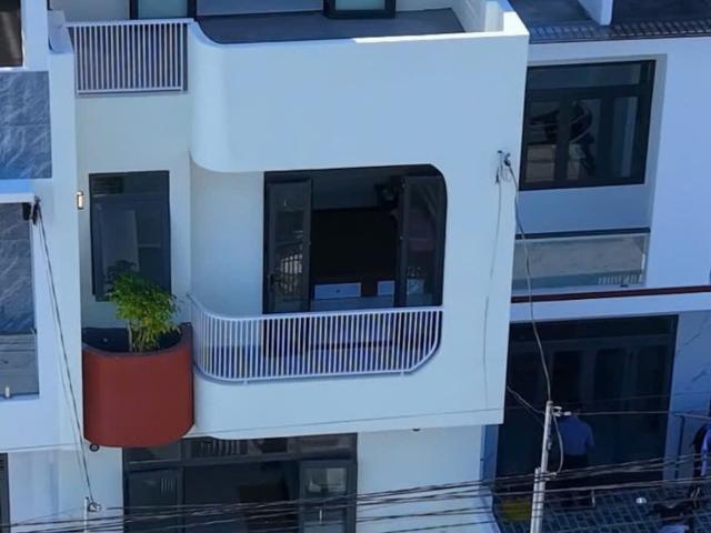 Nhà mặt phố bán