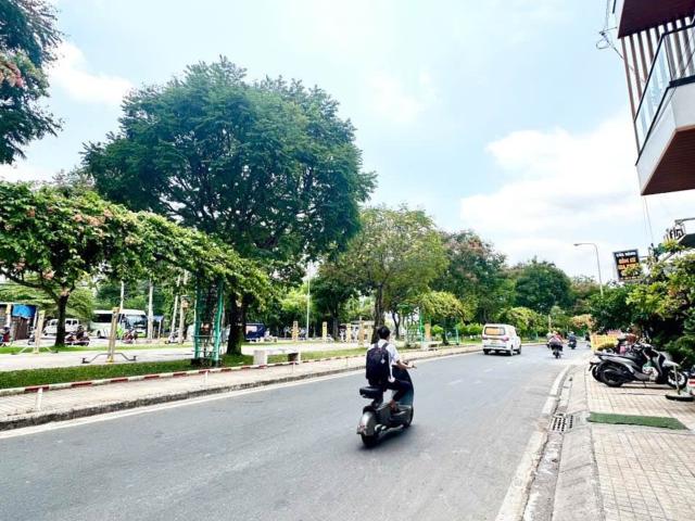 Nhà mặt phố bán
