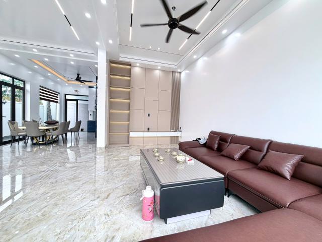 Nhà mặt phố bán