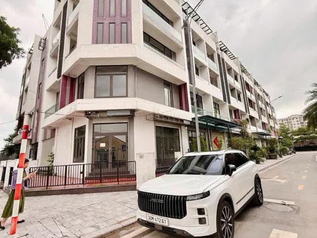 Nhà mặt phố bán tại Hà Nội