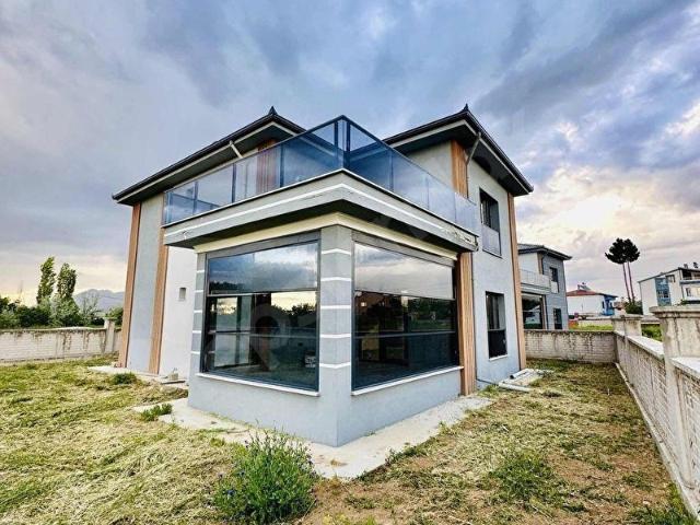Niğde içerisinde satılık Villa