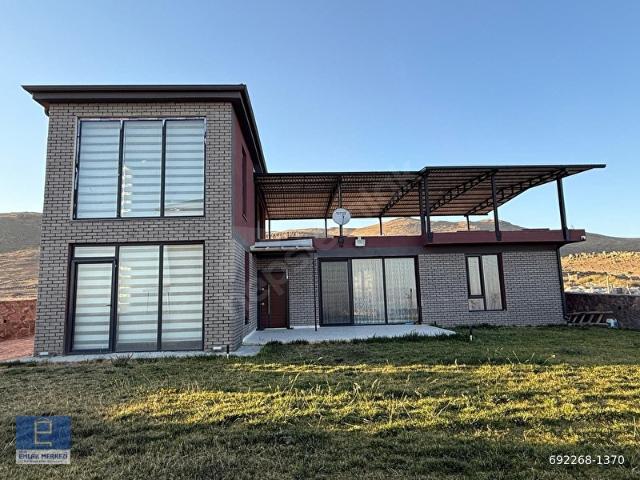 Niğde içerisinde satılık Villa