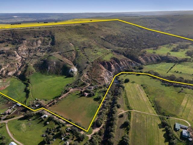 Cottage for sale in Maddingley, Victoria