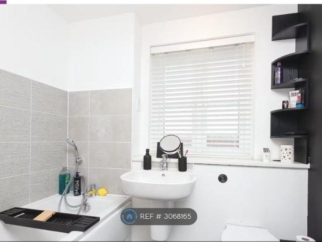 House for rent in Kingsway, Gloucester