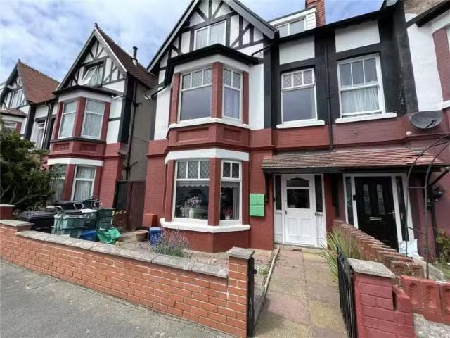 Apartment for rent in Penrhyn Bay, Penrhyn-Side