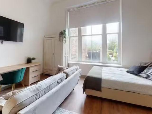 House for rent in Calderstones