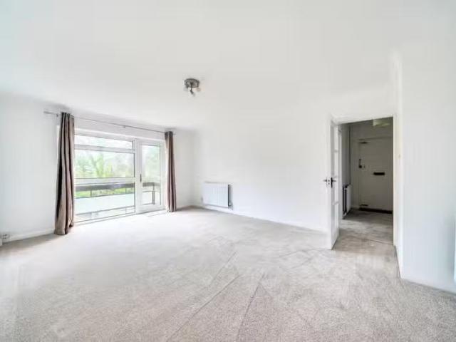 Apartment for rent in Blackhills, Surrey