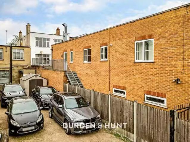 Apartment for rent in Woodford Bridge, Greater London