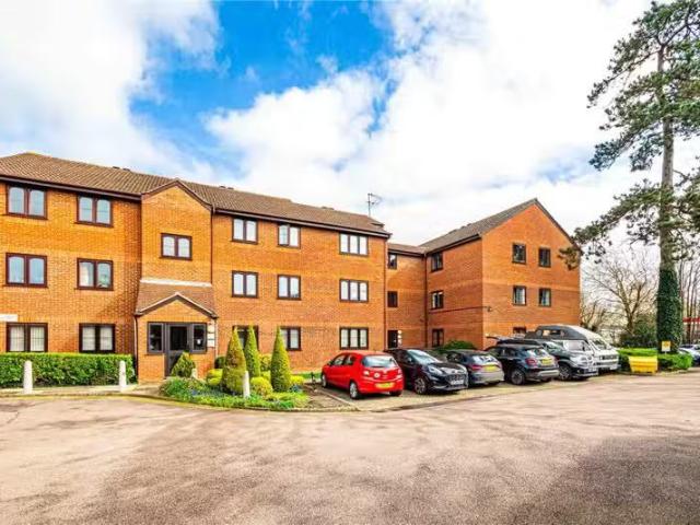Apartment for rent in Hall Park, Pouchen End