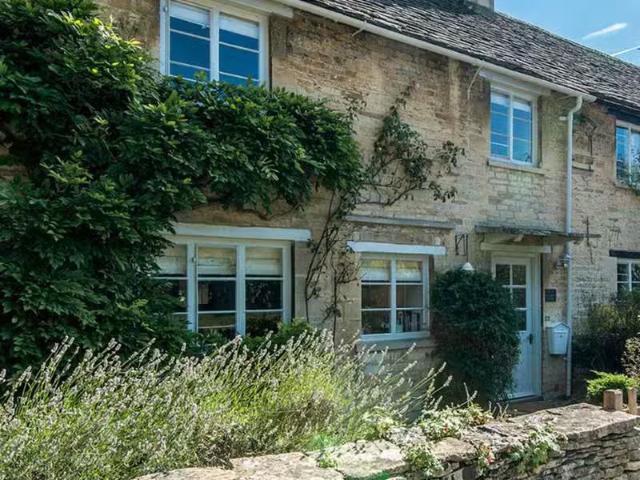 House for rent in Fossebridge, Gloucestershire