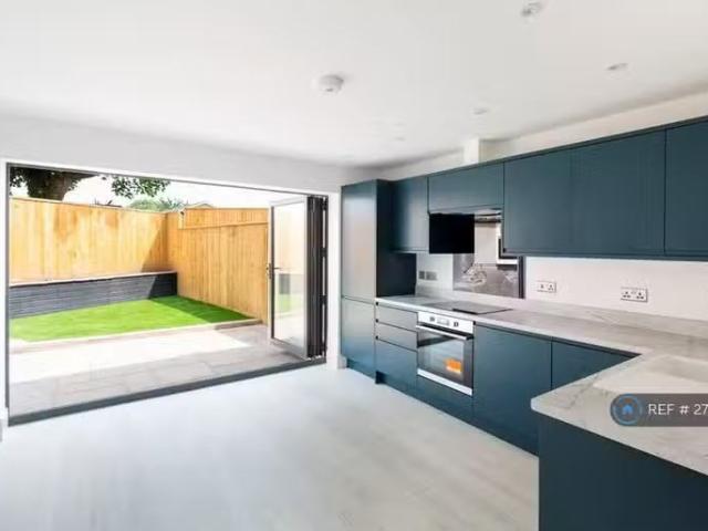 House for rent in Kingswood, School House
