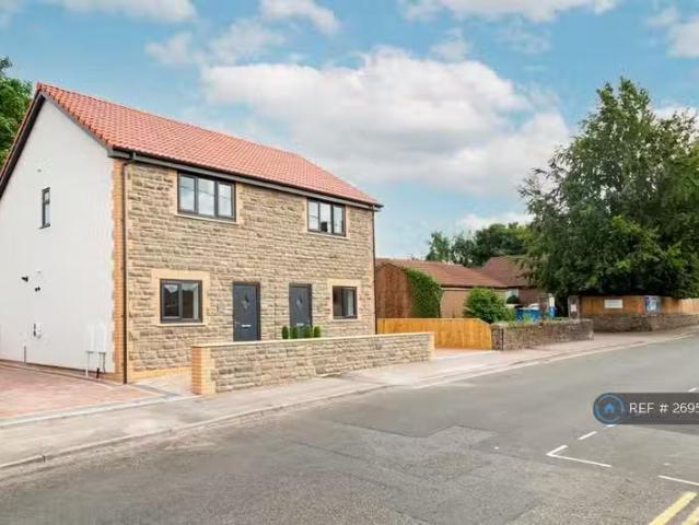 House for rent in Kingswood