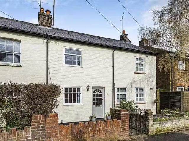 House for rent in Hatching Green, Five Acres