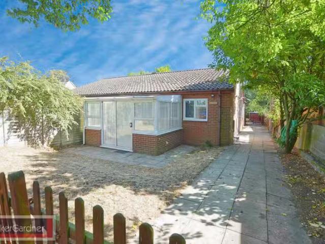 House for rent in Cottenham Park, Greater London