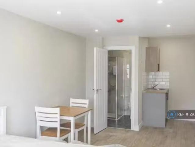 House for rent in Pachesham Park, Surrey