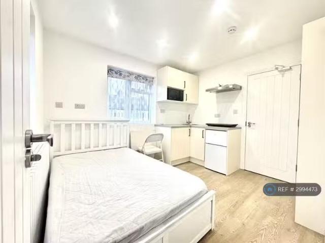 House for rent in Hatch End, Greater London