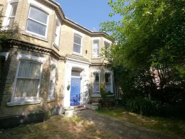 House for rent in London Borough of Croydon, Selsdon