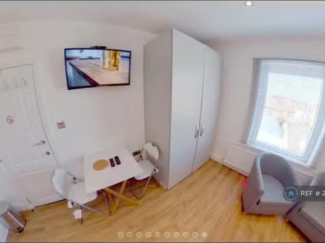 House for rent in Roselands, Eastbourne