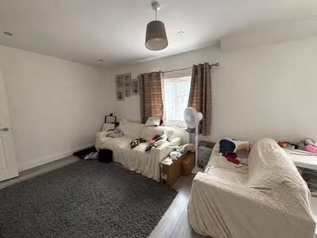 Apartment for rent in Red Hill, Surrey