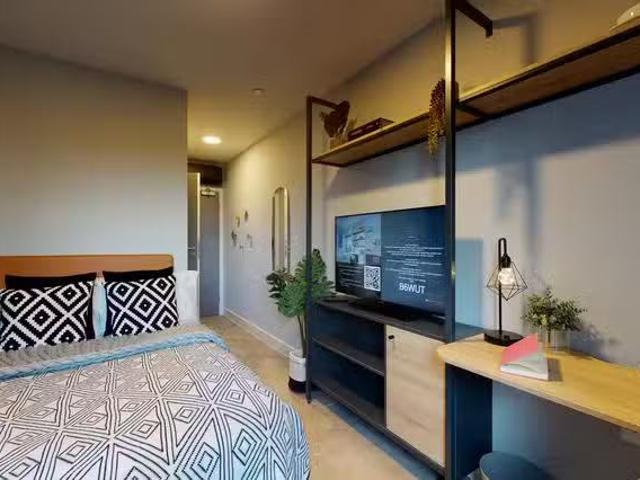 Apartment for rent in Slyfield, Guildford