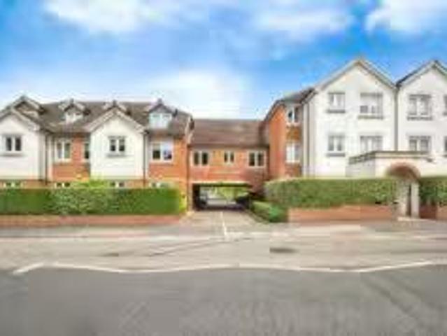 Apartment for rent in Heol-las, Surrey