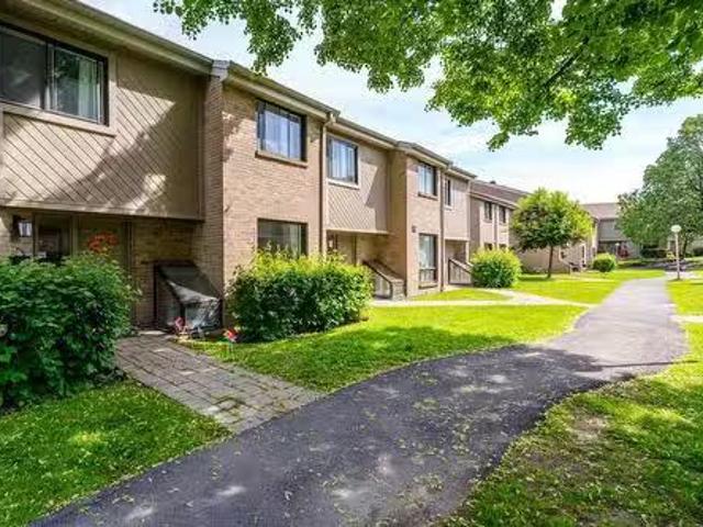 Condo for rent in Beaconsfield, Quebec