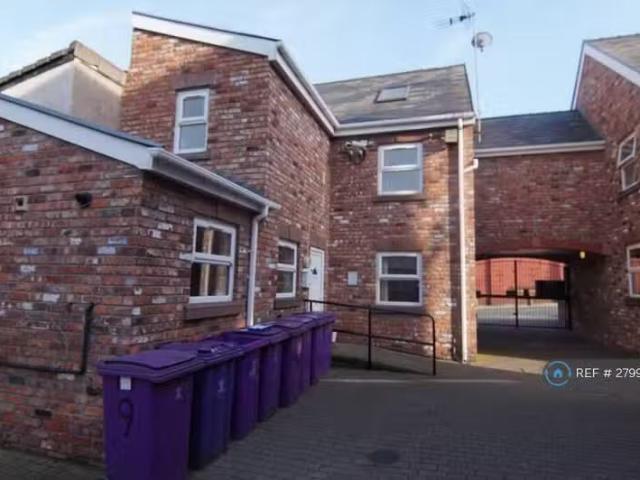 House for rent in Calderstones