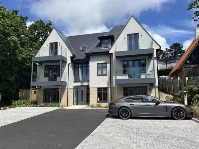 Apartment for rent in Holmewood, West Yorkshire