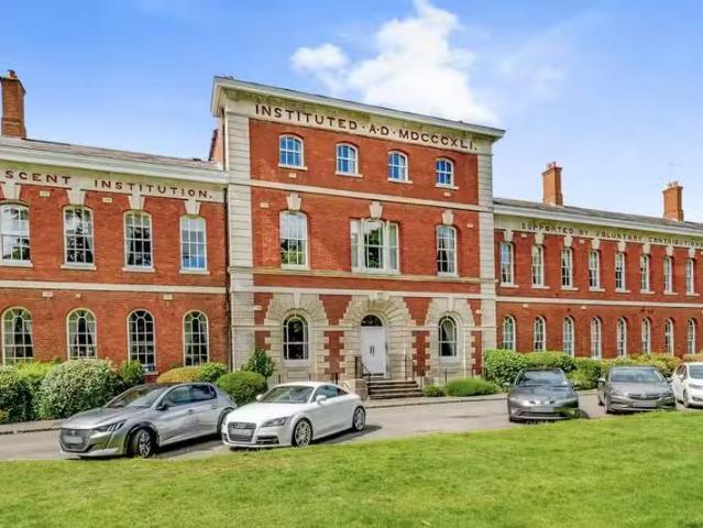 Apartment for rent in Hersham, Elmbridge