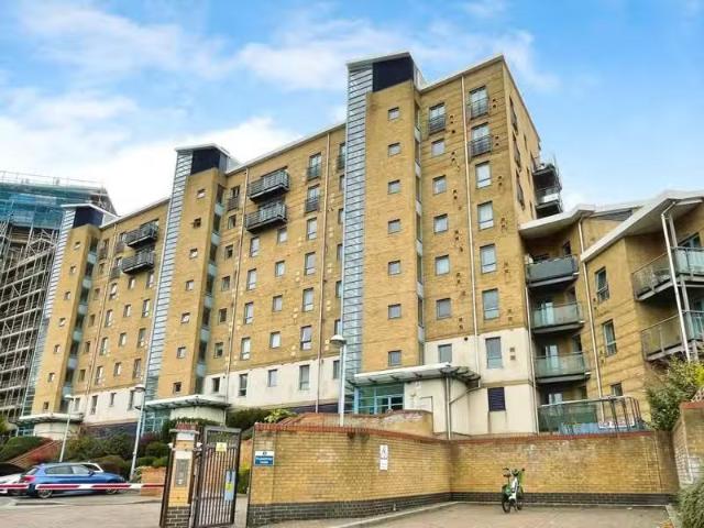Apartment for rent in Silvertown, Greater London