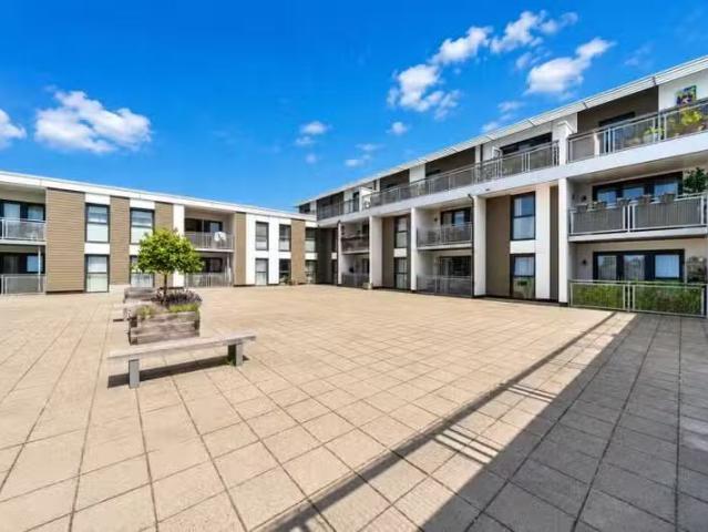 Apartment for rent in Hersham, Elmbridge