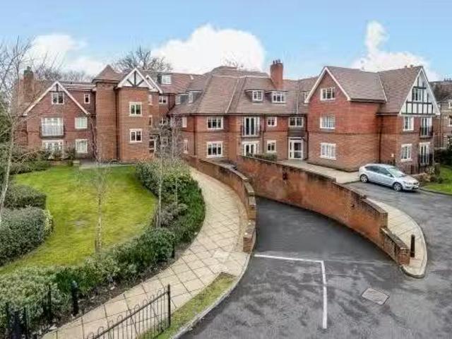Apartment for rent in Blackhills, Surrey