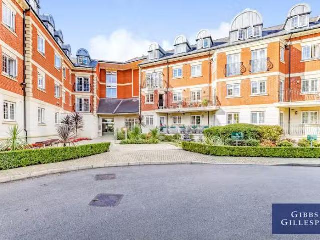 House for rent in Hatch End, Greater London