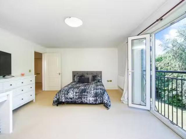 House for rent in Blackhills, Surrey