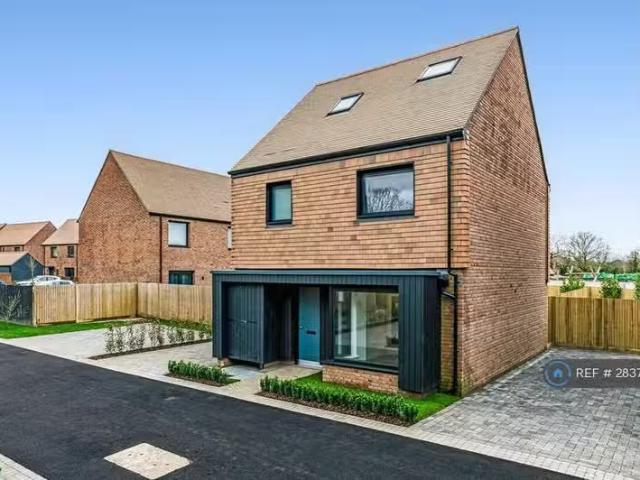 House for rent in Fole, Surrey