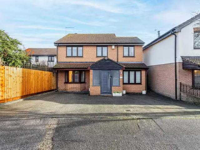 House for rent in Five Acres, Hertfordshire