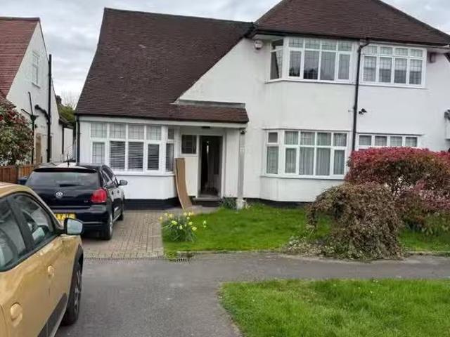 House for rent in Hatch End, Greater London