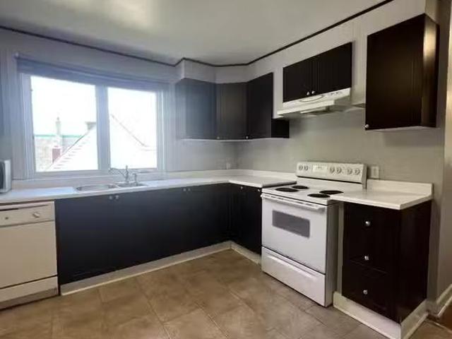 Condo for rent in Vanier, Ontario