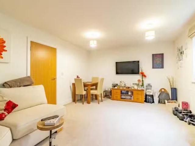 Apartment for rent in St Albans, Five Acres