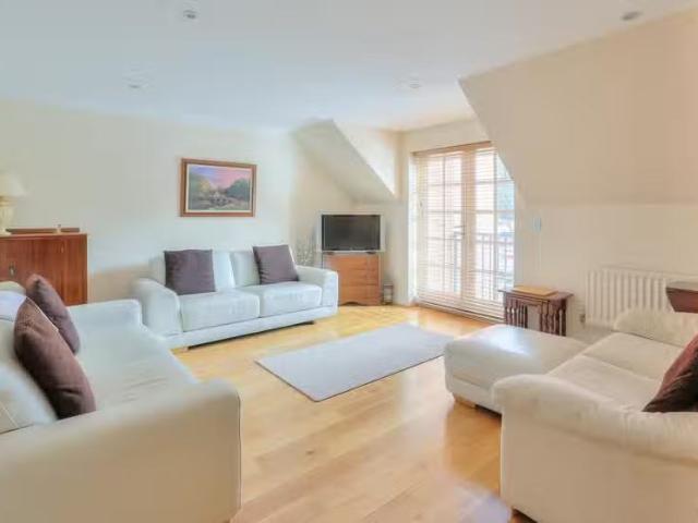 Apartment for rent in St Albans, Five Acres