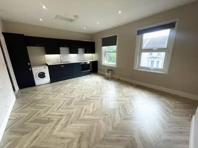 House for rent in Summerstown, Greater London